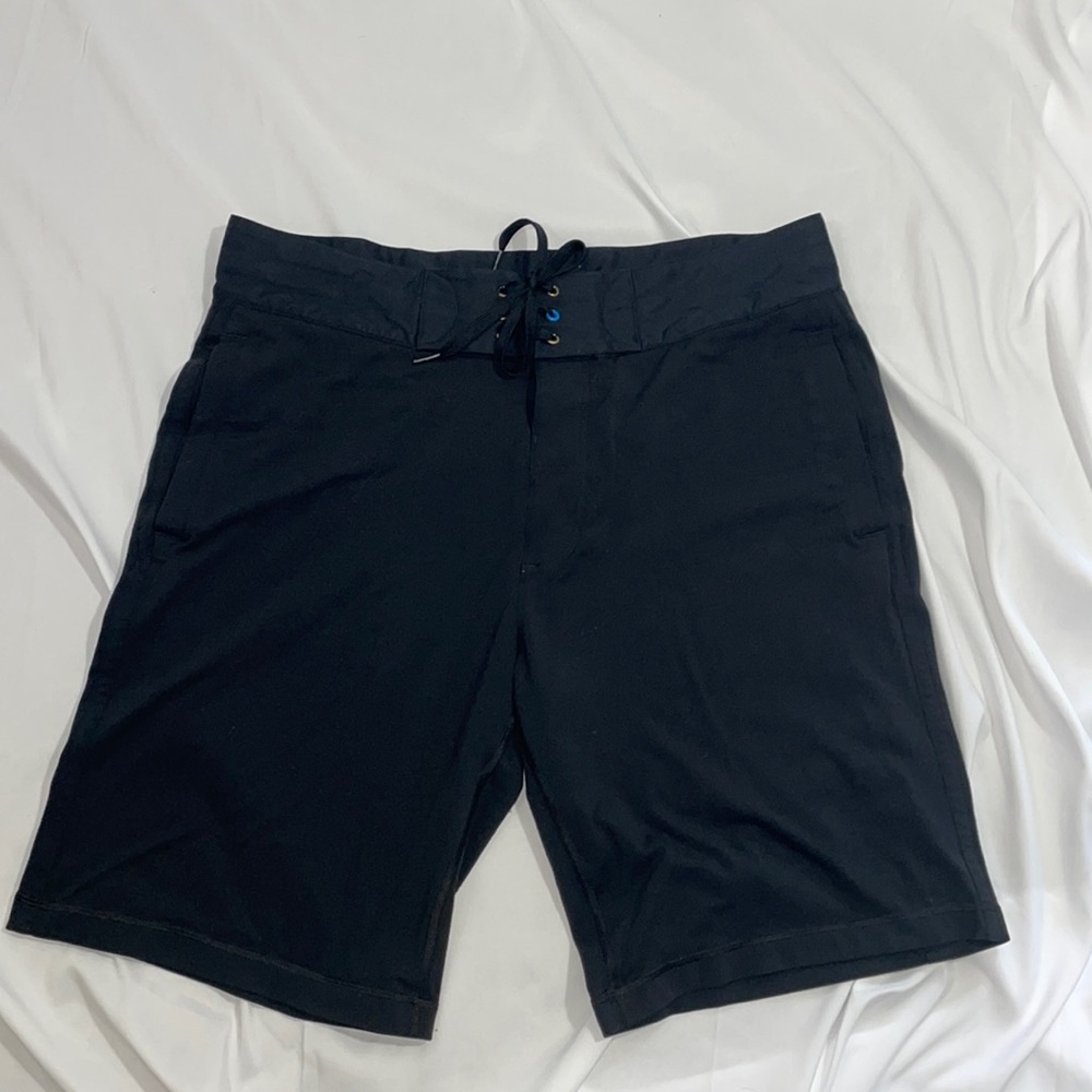 Lululemon Bermuda Shorts black - see measurements below